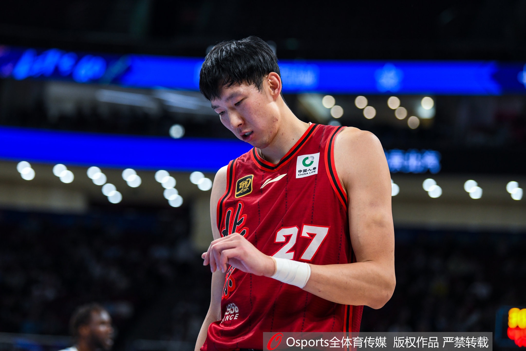 不妙！趙探長：首鋼醫(yī)院建議周琦進行結膜縫合手術 待權威復診！